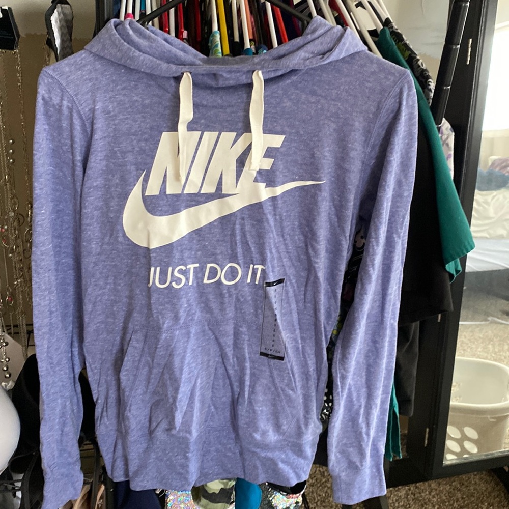 Small women’s Nike thin hoodie NWT